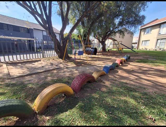 2 BEDROOM TOWNHOUSE FOR SALE IN VERWOERDPARK